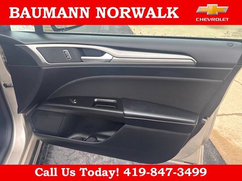 Used 2017 Ford Fusion SE w/ Fusion SE Technology Package FWD image 26