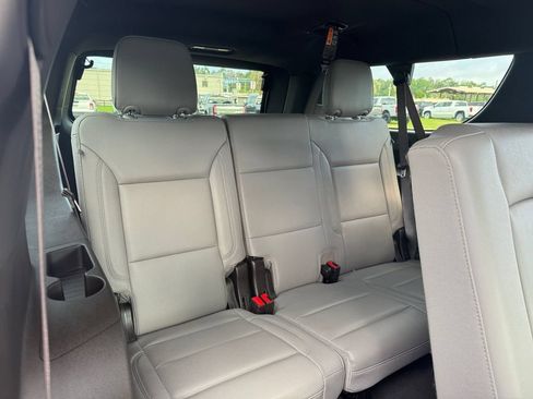 Used 2025 Chevrolet Suburban LT RWD image 30