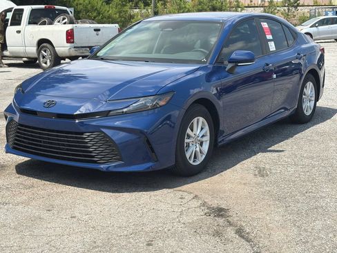 New 2026 Toyota Camry Hybrid FWD image 1