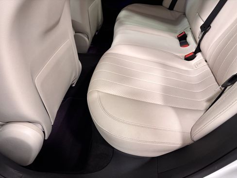 Used 2017 Mercedes-Benz E 300 4MATIC image 20