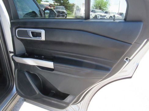 Used 2023 Ford Explorer XLT w/ Equipment Group 202A AWD/4WD image 21