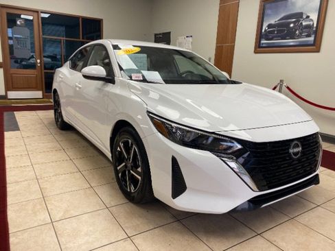 Used 2025 Nissan Sentra SV image 9