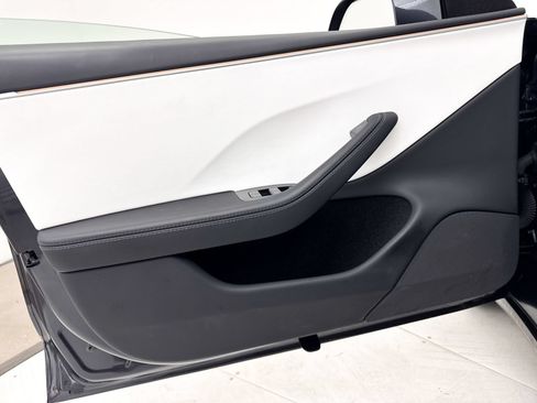 Used 2025 Tesla Model 3 Long Range RWD image 32
