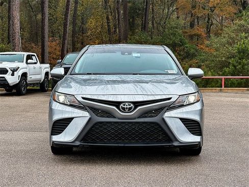 Used 2020 Toyota Camry SE image 3