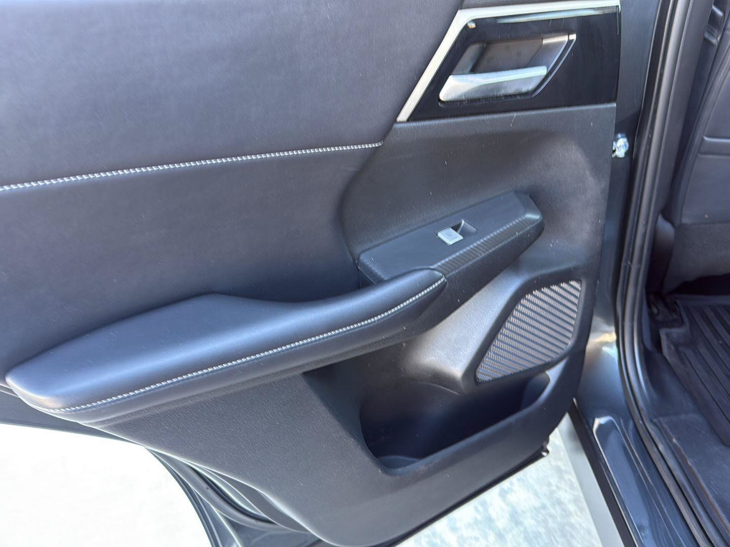 Used 2024 Mitsubishi Outlander FWD image 25
