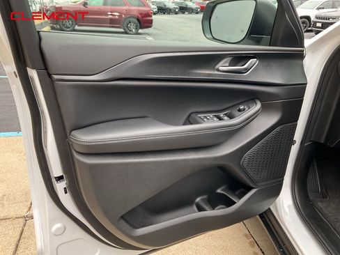 New 2025 Jeep Grand Cherokee Laredo X w/ Luxury Tech Group I image 15