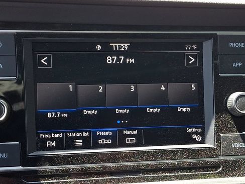 Used 2023 Volkswagen Jetta SE w/ Panoramic Sunroof Package FWD image 18