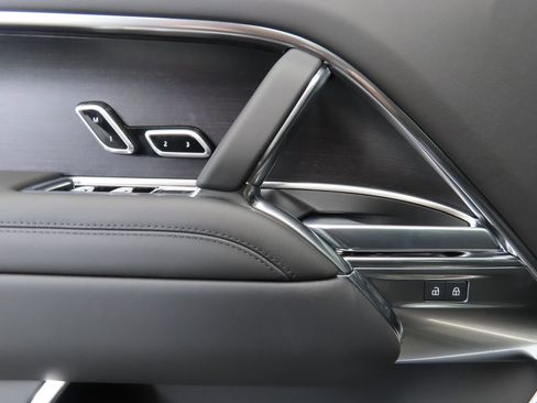 New 2026 Land Rover Range Rover SE image 22