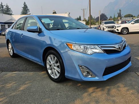 Used 2012 Toyota Camry XLE w/ Leather Pkg FWD image 3
