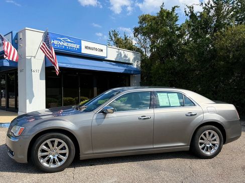 Used 2011 Chrysler 300 Limited RWD image 26