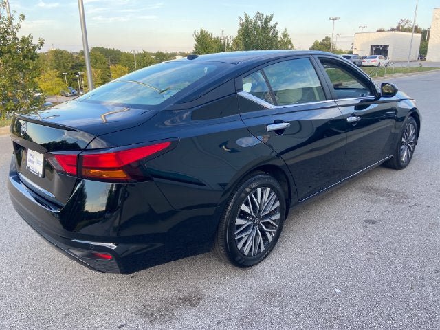 Used 2025 Nissan Altima 2.5 SV FWD image 7