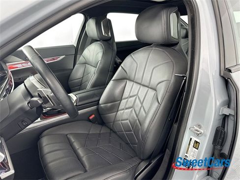 Used 2025 BMW 740i xDrive image 11