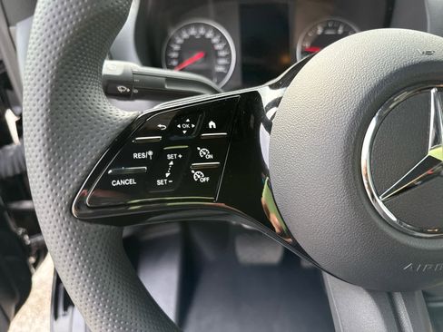 Used 2025 Mercedes-Benz Sprinter 2500 image 18