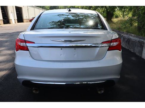 Used 2011 Chrysler 200 Touring image 6