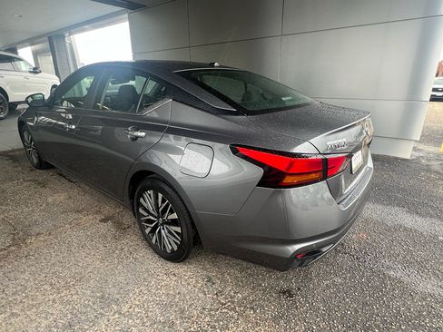 Used 2025 Nissan Altima 2.5 SV FWD image 7