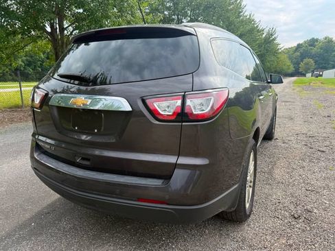 Used 2015 Chevrolet Traverse LT w/ Style and Technology Package FWD image 4