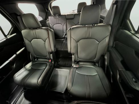 Used 2025 Honda Pilot TrailSport image 25