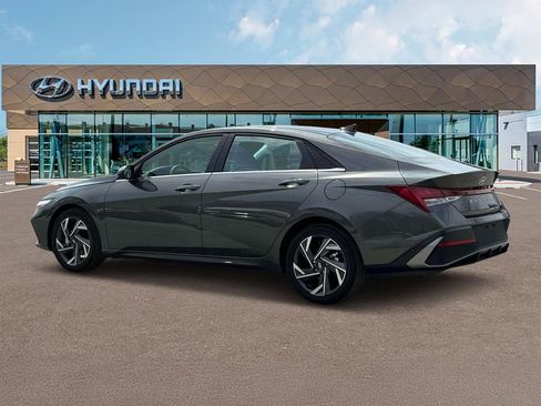 New 2025 Hyundai Elantra Limited FWD image 4