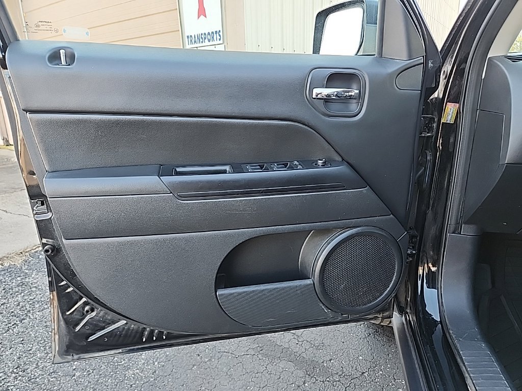 Used 2016 Jeep Patriot High Altitude AWD/4WD image 22