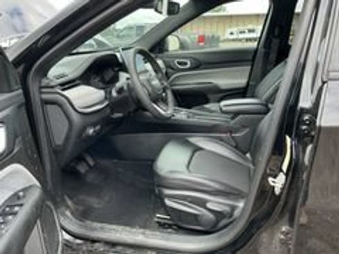Used 2024 Jeep Compass Latitude AWD/4WD image 11