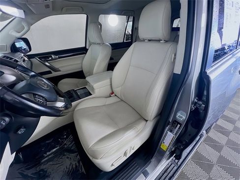 Used 2020 Lexus GX 460 Premium image 9