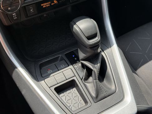 Used 2019 Toyota RAV4 XLE FWD image 23