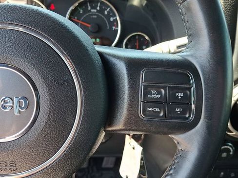 Used 2018 Jeep Wrangler Unlimited Sahara w/ Connectivity Group AWD/4WD image 20