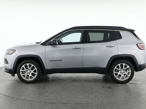 Used 2025 Jeep Compass Limited AWD/4WD image 5
