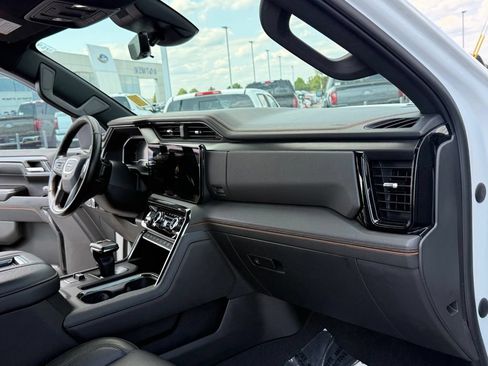 Used 2022 GMC Sierra 1500 AT4 w/ AT4 Premium Package AWD/4WD image 18