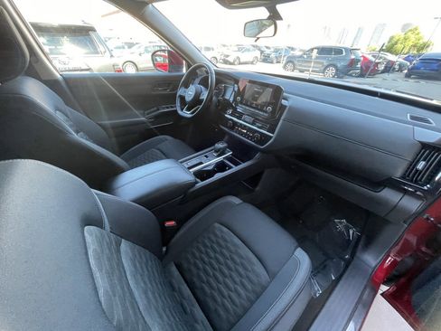 Used 2024 Nissan Pathfinder SV w/ Lighting Package (N92) image 25