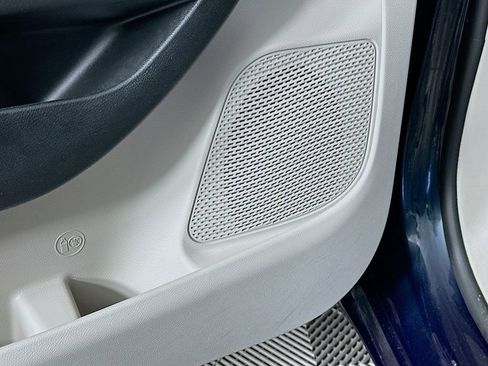 Certified 2024 Chrysler Pacifica Touring-L image 28