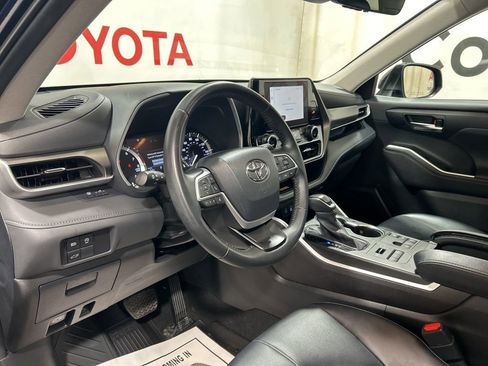 Used 2024 Toyota Highlander AWD image 24