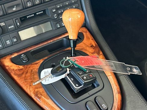 Used 2002 Jaguar XK8 Convertible RWD image 8