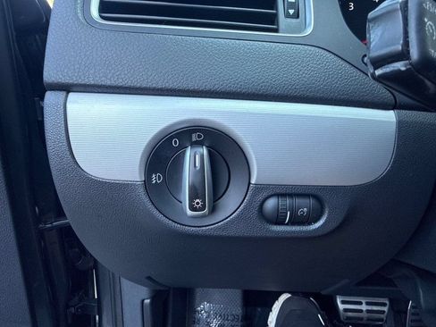 Used 2013 Volkswagen Jetta GLI Autobahn FWD image 29