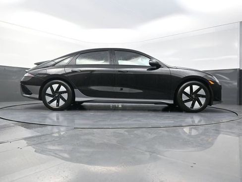 Used 2025 Hyundai Ioniq 6 SE RWD image 35