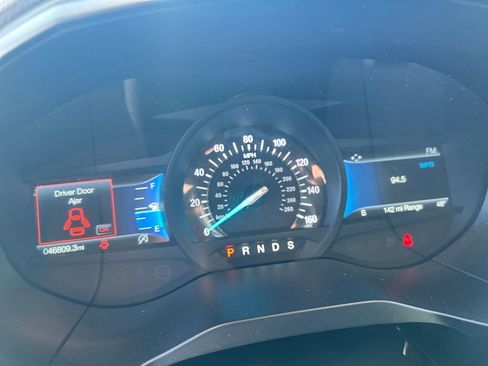 Used 2024 Ford Edge SE w/ Black Appearance Package image 17