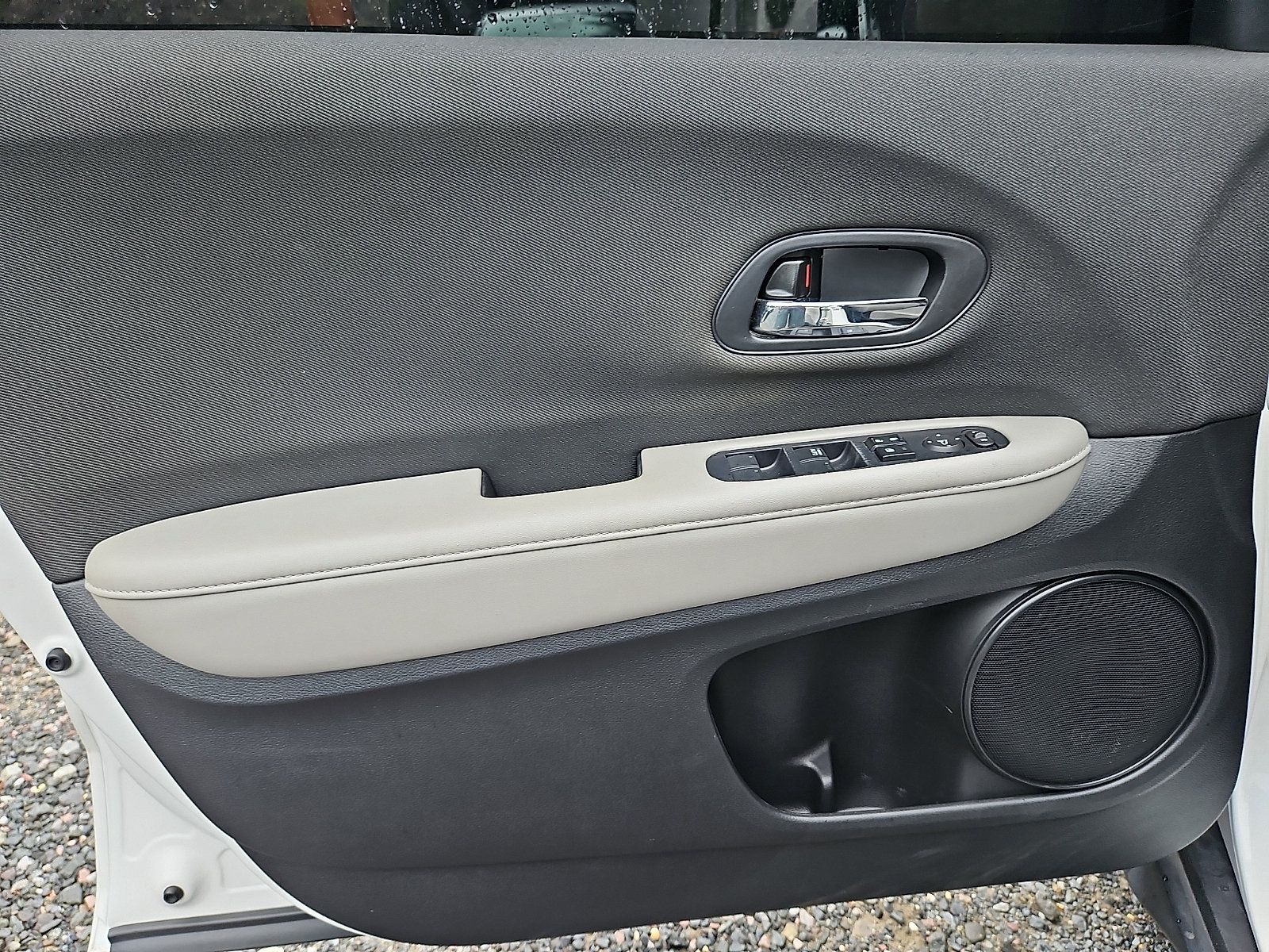 Used 2022 Honda HR-V LX image 8