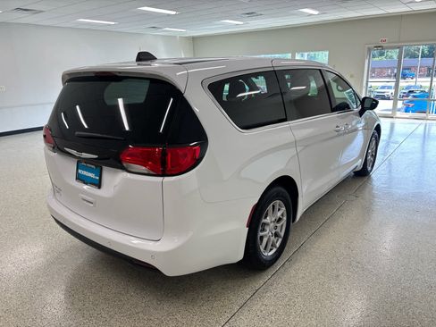 New 2026 Chrysler Voyager LX image 5
