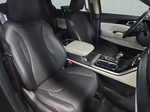 Used 2022 Kia Carnival SX Prestige FWD image 15