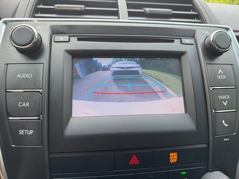 Used 2017 Toyota Camry SE FWD image 16