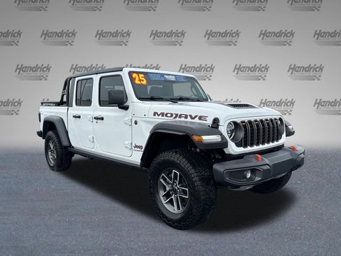 Used 2025 Jeep Gladiator Mojave w/ Convenience Group AWD/4WD image 2
