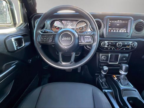 Used 2023 Jeep Gladiator Sport image 9