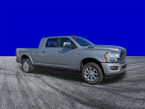 Used 2022 RAM 2500 Limited AWD/4WD image 2