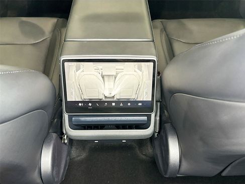 Used 2026 Tesla Model Y 2WD image 16