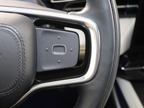 Used 2025 Lincoln Nautilus Premier image 40