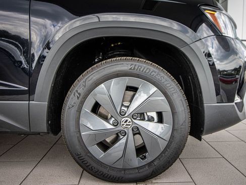 Certified 2025 Volkswagen Taos S image 4