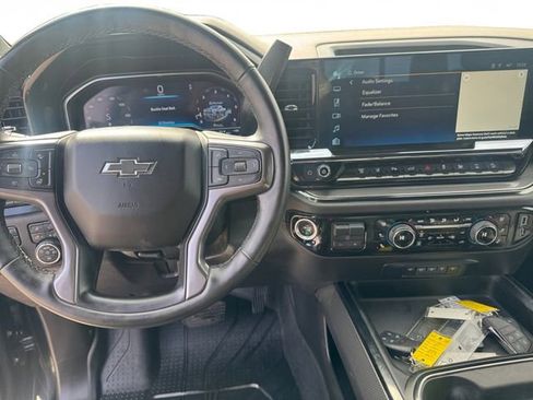 Used 2024 Chevrolet Silverado 2500 ZR2 w/ Technology Package image 12