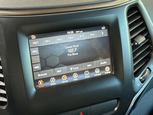 Used 2019 Jeep Cherokee Latitude Plus w/ Comfort/Convenience Group image 23