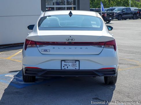 Used 2022 Hyundai Elantra SEL w/ Convenience Package FWD image 6