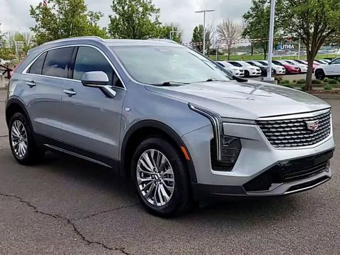 Used 2024 Cadillac XT4 Premium Luxury AWD/4WD image 2